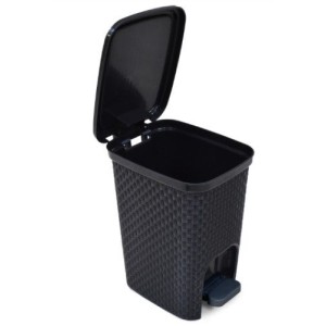 Lixeira  Rattan  Preta  Com  Pedal  7 Litros  Montada